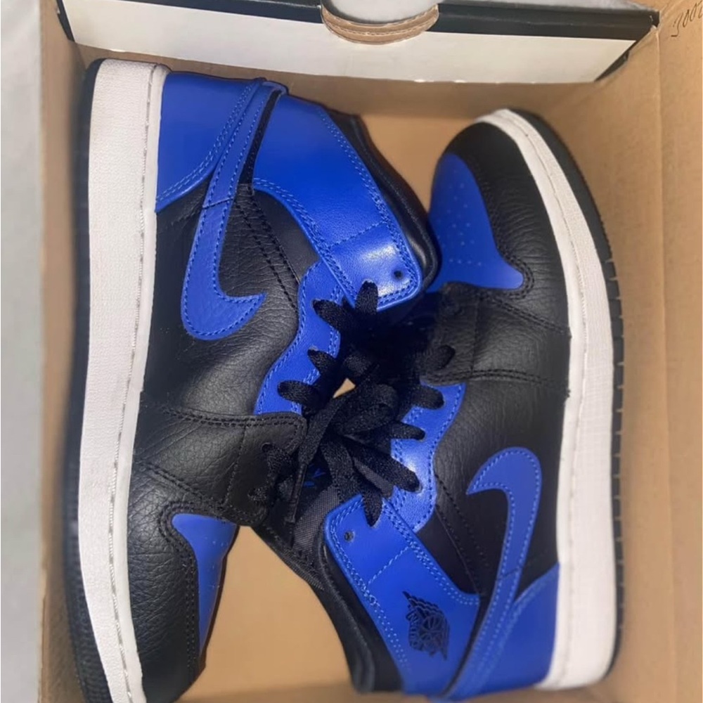 Nike Men's Black and Blue Sneakers